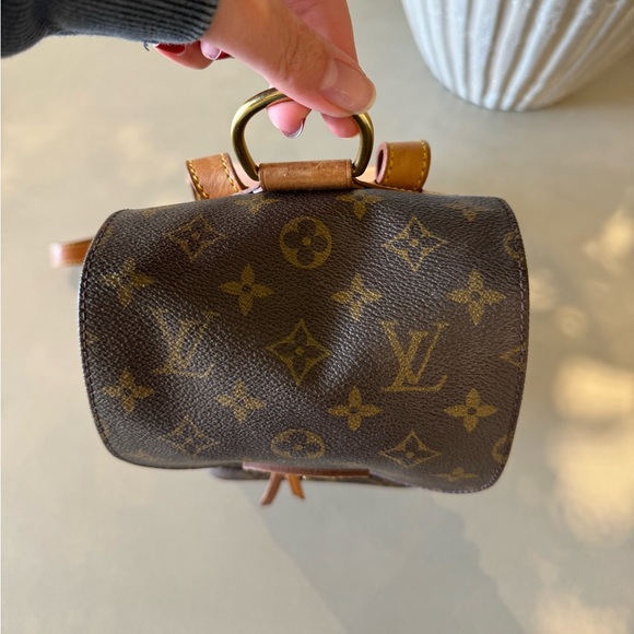 Louis Vuitton Monogram Montsouris Backpack MM - Picture 3 of 11